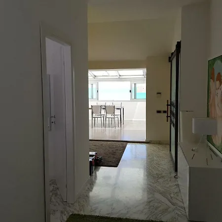 아파트 Mansarda Sul Mare Attic Facing The Sea 포르토 산텔피디오